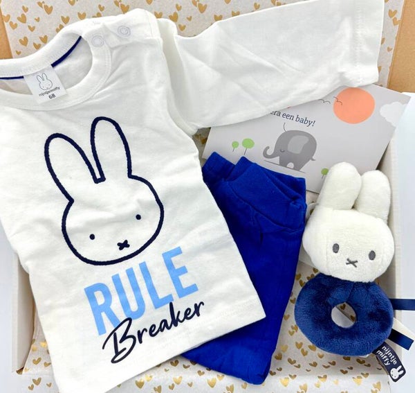 Kraamkadootje Finn | Pyjama Nijntje | Rammelaar Nijntje blauw | Kaartje naar keuze