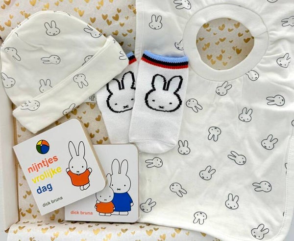 Kraamkadootje Mim | Nijntje mutsje | Nijntje Slab | Nijntje sokjes | Twee nijntje boekjes | Kaartje naar keuze