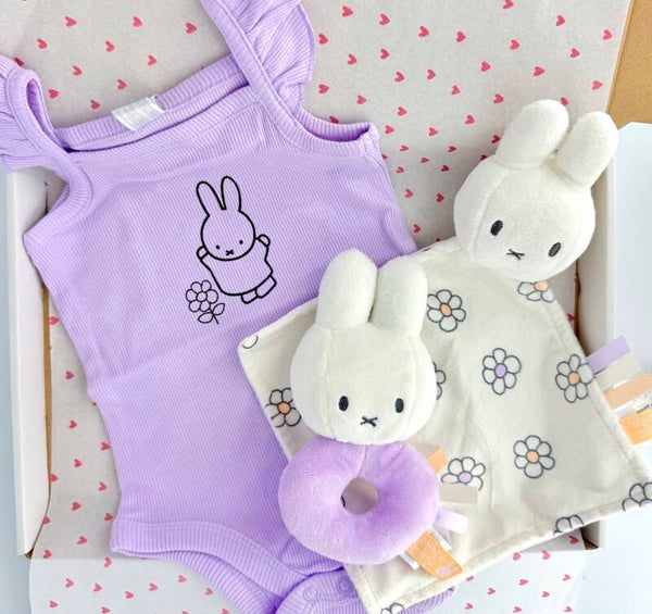 Kraamkadootje Noa | Super schattig Nijntje rompertje | Nijntje knuffeldoekje | Nijntje rammelaar | Kaartje naar keuze