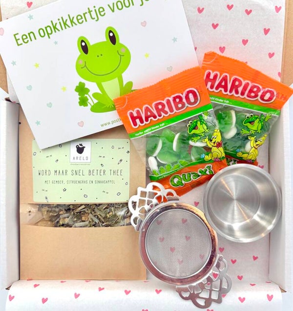 Postkadootje Beterschap | Word maar snel beter thee | Theezeef + bakje | Mini opkikkersnoepjes | Kaartje naar keuze