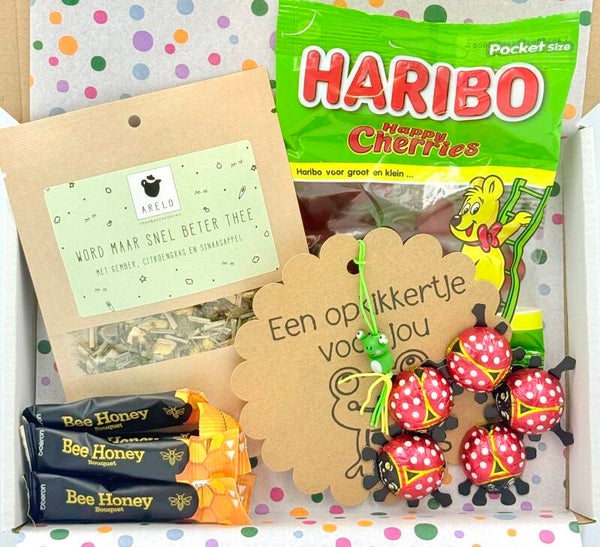 Postkadootje Blijmaker | Haribo kersjes | Word maar snel beter thee in zakje | Opkikkergelukje | Chocolade lieveheersbeestjes | Honing | Kaartje naar keuze