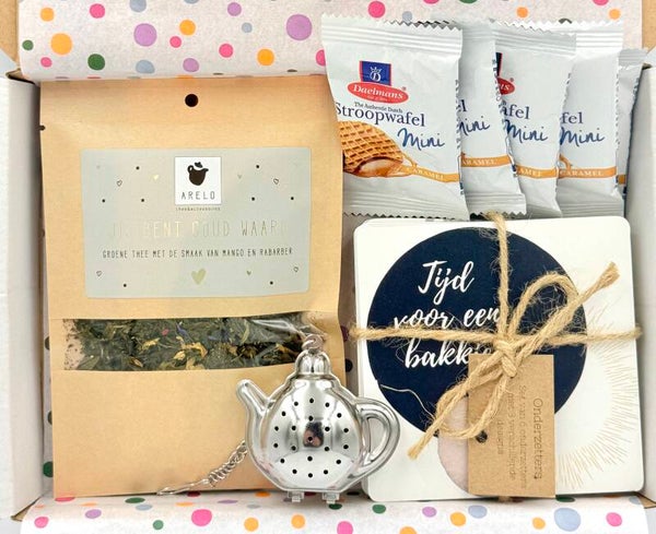 Postkadootje Blijmoment | Jij bent goud waard thee in zakje | Theepot filter | 6 onderzetters | Mini stroopwafels | Kaartje naar keuze