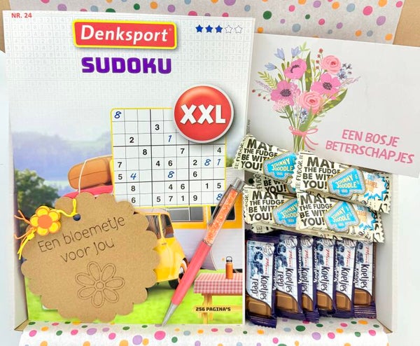 Postkadootje Bloemetje | Puzzelboek met pen | Koetjesreepjes | Johnny Doodle fudge | Gelukje bloemetje voor jou | Kaartje naar keuze
