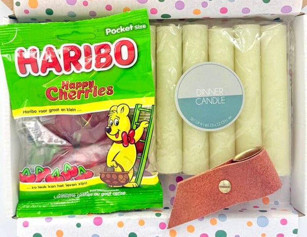 Postkadootje Candle | Kaarsjes | Leren kaarsenhouder | Haribo kersjes | Kaartje naar keuze