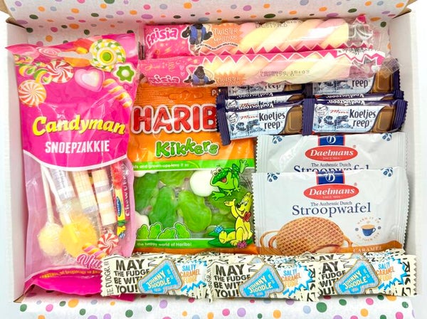 Postkadootje Candy | Haribo kikkersnoepjes | Koetjes reepjes | Stroopwafels | Johnny doodle fudge | Spekkies | Snoepzakje | Kaartje naar keuze