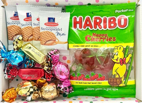 Postkadootje Cherrie | Haribo cherries | Mini stroopwafels | Bonbons | Kaartje naar keuze