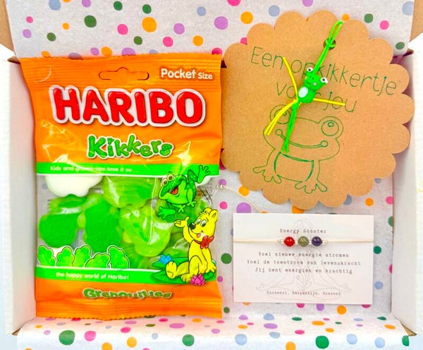 Postkadootje Energy Booster | Armbandje met edelstenen energy booster | Opkikkertje voor jou gelukje | Kikkersnoepjes Haribo | Kaartje naar keuze