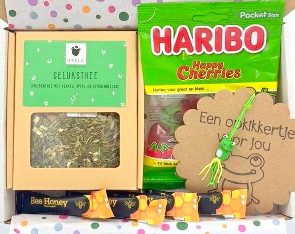 Postkadootje Geluksbox | Geluksthee in doosje | Honing | Haribo kersjes | Opkikkertje voor jou gelukje | Kaartje naar keuze