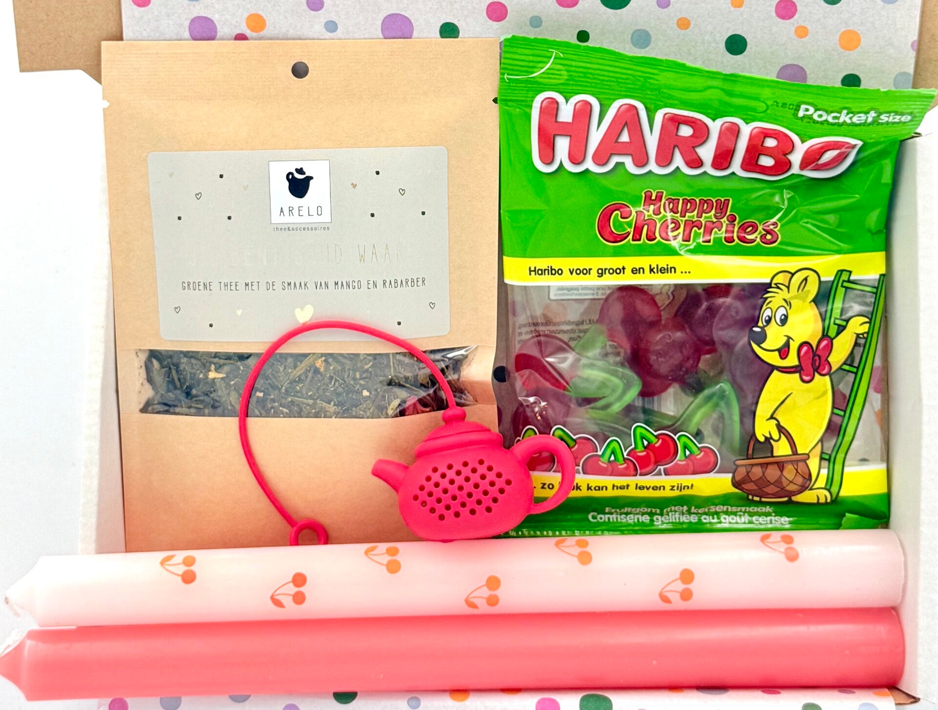 Postkadootje Goudmix | Jij bent goud waard thee in zakje | Theefilter theepotje | Haribo snoepkikkers | Twee dinerkaarsen | Kaartje naar keuze