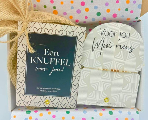 Postkadootje Knuffel | Bloembollen een knuffel voor jou | Armbandje voor jou mooi mens | Kaartje naar keuze