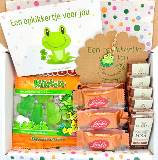 Postkadootje Kwaak | Kikkersleutelhangertje | Haribo snoepkikkers | Lonka caramelblokjes | Mini chocoladereepjes | Kaartje naar keuze