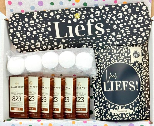 Postkadootje Liefs | Bath bombs liefs | Badzout veel liefs | Callebaut mini chocolade | Kaartje naar keuze