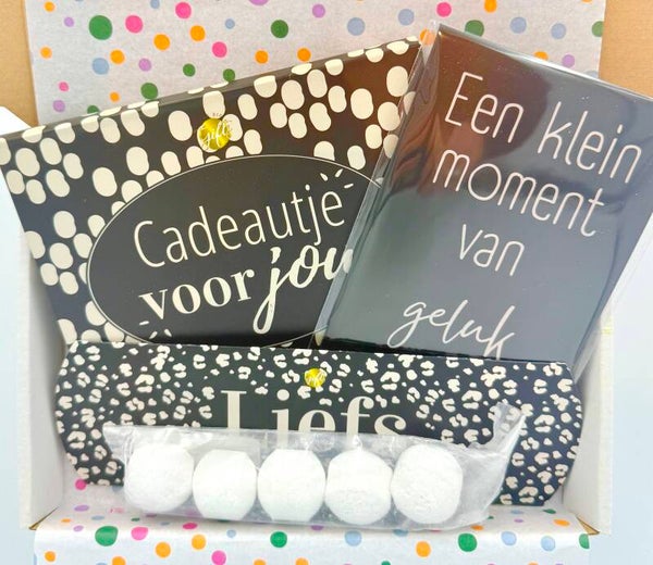 Postkadootje Liefs | Gondeldoosje met bath bombs liefs | Geurzakje een klein moment van geluk | Cadeautje voor jou melk chocoladereep | Kaartje naar keuze
