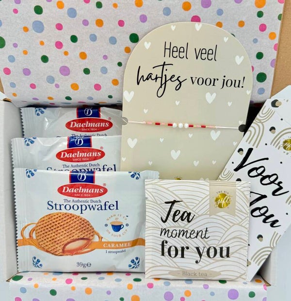 Postkadootje Mini momentje | Stroopwafels per stuk verpakt | Armbandje heel veel hartjes voor jou | Gondeldoosje met tekst voor jou met theezakje voor een theemomentje | Kaartje naar keuze