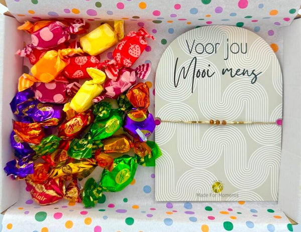 Postkadootje Mooi mens | Armbandje voor jou mooi mens | Toffees | Fruittoffees | Kaartje naar keuze