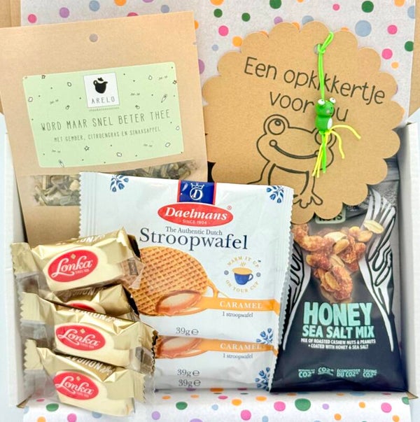 Postkadootje Oppepper | Word maar snel beter thee in zakje | Opkikkergelukje | Stroopwafels per stuk verpakt | Lonka Nougat | Zakje nootjes | Kaartje naar keuze