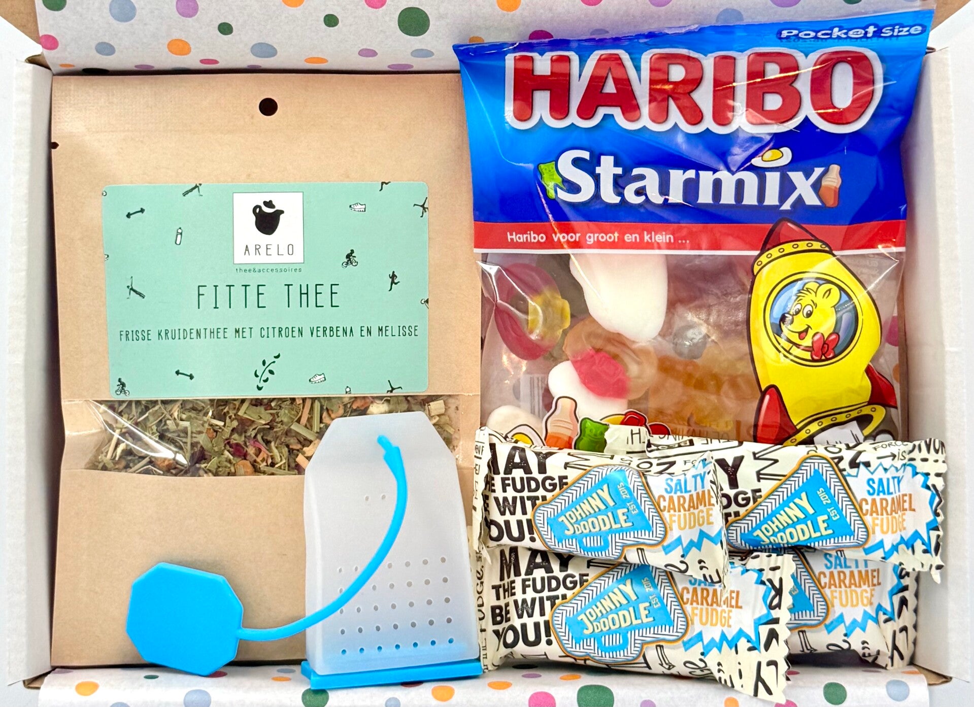 Postkadootje Oppeppost | Fitte thee in zakje | Theefilter theezakje | Johnny doodle caramelblokjes | Haribo starmix | Kaartje naar keuze