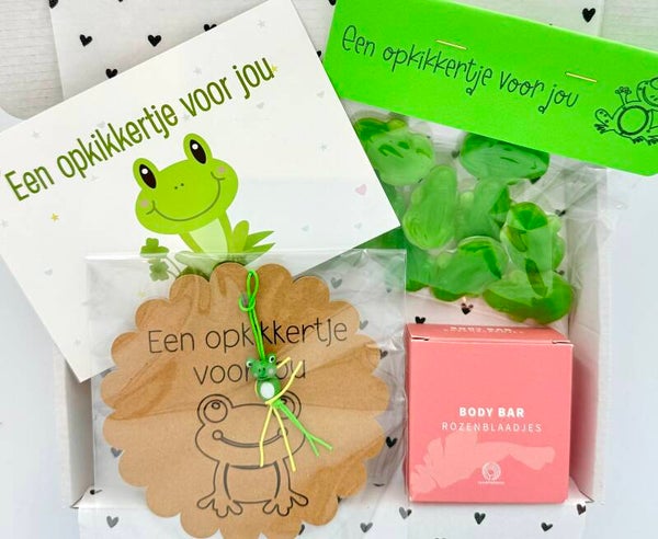 Postkadootje Roos | Shampoobar rozenblaadjes | Kikkersnoepjes | Een opkikkertje voor jou gelukje | Kaartje naar keuze