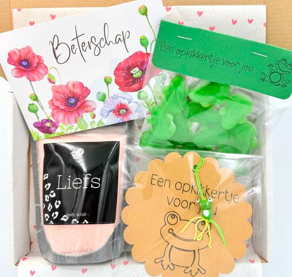 Postkadootje Scrub | Body scrub met tekst liefs | Opkikkertje voor jou gelukje | Kikkersnoepjes | Kaartje naar keuze.
