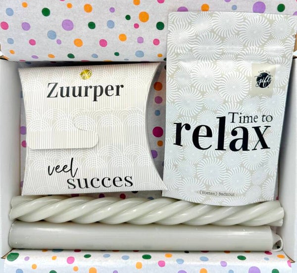 Postkadootje Succes | Doosje zuurper veel succes met snoepjes | Badzout time to relax | Twee kaarsen | Kaartje naar keuze