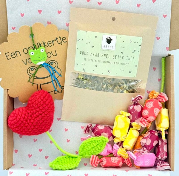 Postkadootje Thee | Word maar snel beter thee | Gehaakt hartjesbloem | Fruittoffees | Opkikkergelukje | Kaartje naar keuze