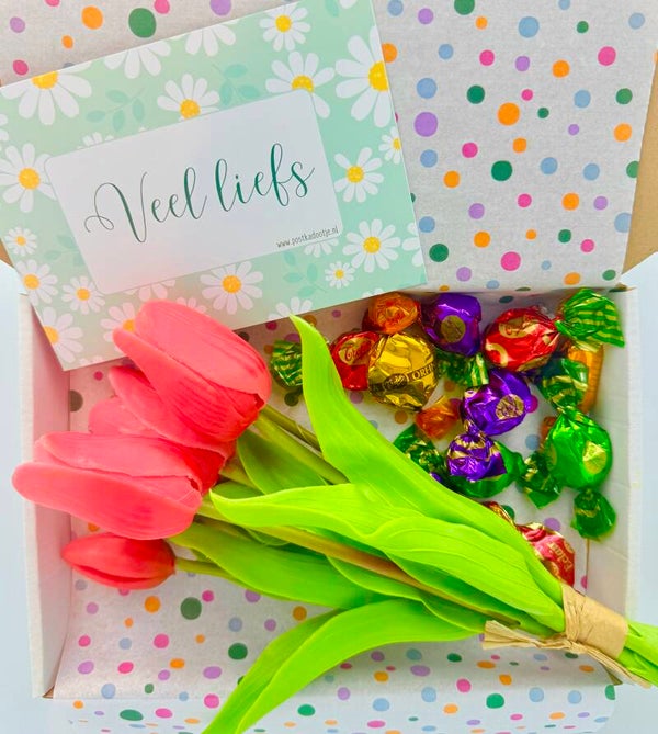 Postkadootje Tulp | Bosje (kunst)tulpen | Toffees | Kaartje naar keuze