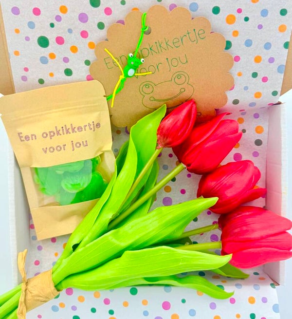 Postkadootje Tulpen | Bosje (kunst)tulpen | Kikkersnoepjes | Gelukje een opkikkertje voor jou | Kaartje naar keuze