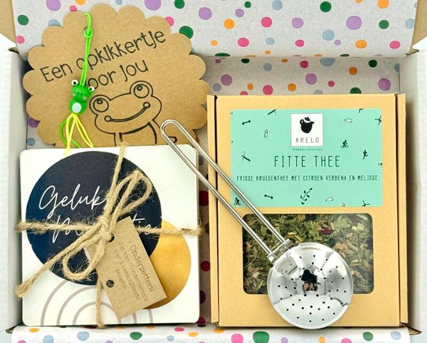 Postkadootje Verwenbom | Fitte thee in doosje | Theefilter | 6 onderzetters | Opkikkertje voor jou gelukje | Kaartje naar keuze