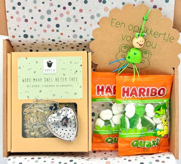 Postkadootje Word maar snel beter | Word maar snel beter thee | Thee ei in hartvorm | Haribo snoepkikkertjes mini zakjes | Opkikkergelukje | Kaartje naar keuze