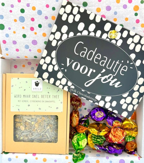 Postkadootje Zoet momentje | Word maar snel beter thee in doosje | Cadeautje voor jou melkchocoladereep | Verschillende smaken toffees | Kaartje naar keuze