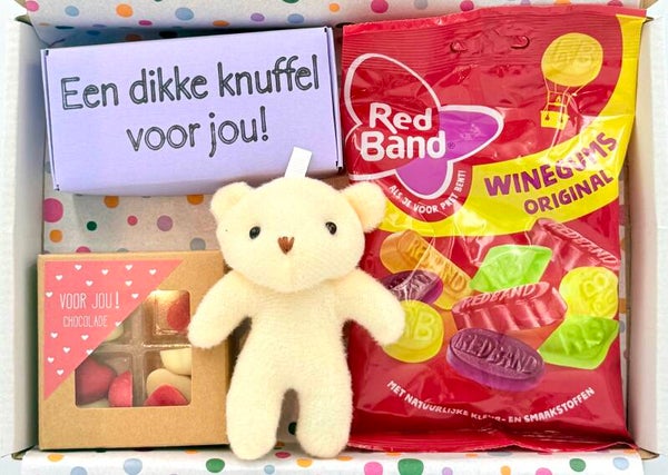 Postkadootje Zoetepost | Red band winegums | Doosje met knuffeltje voor jou | Mini chocolade hartjes | Kaartje naar keuze