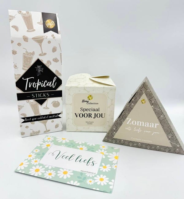 Postkadootje Zomaar | Confetti zomaar iets liefs voor jou met confettizaadjes | Geurkaars vanille | Tropical sticks voor cocktail of mocktail | Kaartje naar keuze