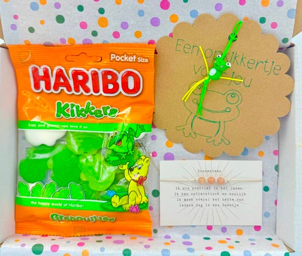 Postkadootje Zonnesteen | Armbandje met edelstenen Zonnesteen | Haribo kikkersnoepjes | Opkikkertje voor jou gelukje | Kaartje naar keuze
