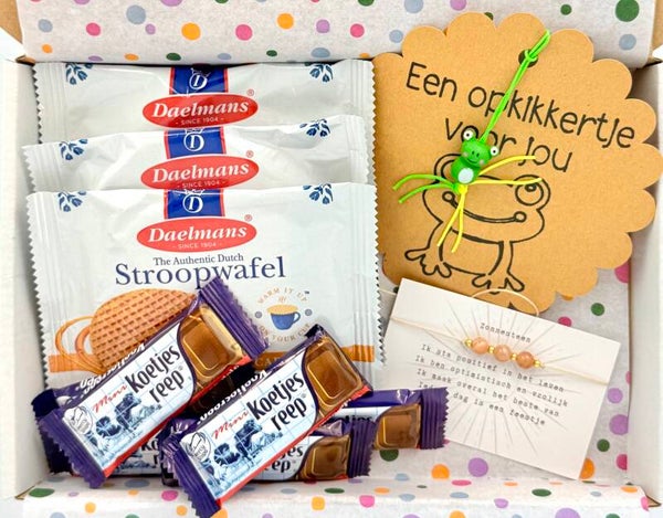 Postkadootje Zonnesteen | Armbandje verstelbaar met zonnesteen met een mooie boodschap | Stroopwafels per stuk verpakt | Koetjesreepjes | Opkikkergelukje | Kaartje naar keuze