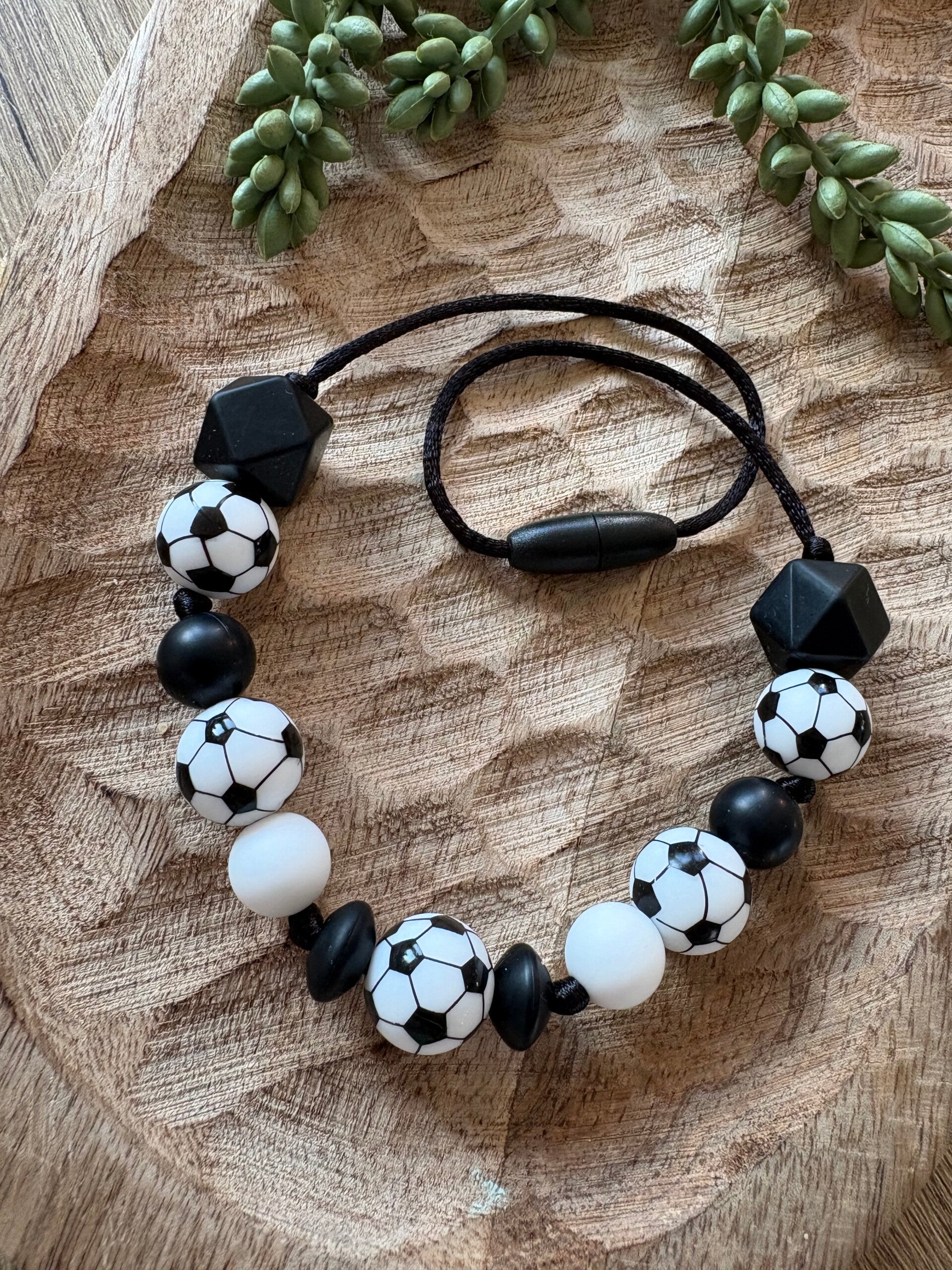 Peuterketting Siliconen – Football Black & White
