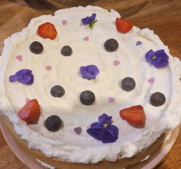 Vanille cake met rode vruchten