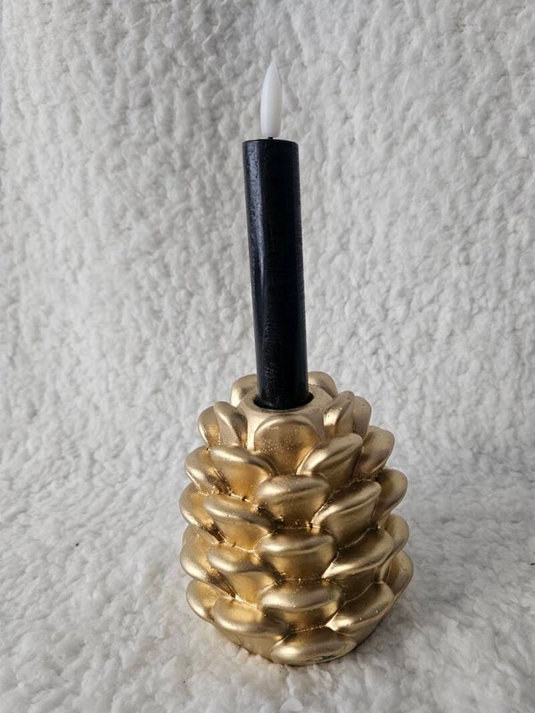 Kandelaar denneappel