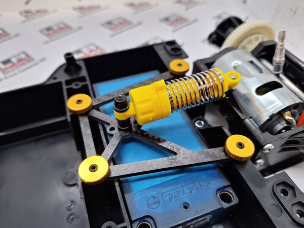 Platine fixation amortisseur carbone et quincaillerie   (Tamiya groupe C)