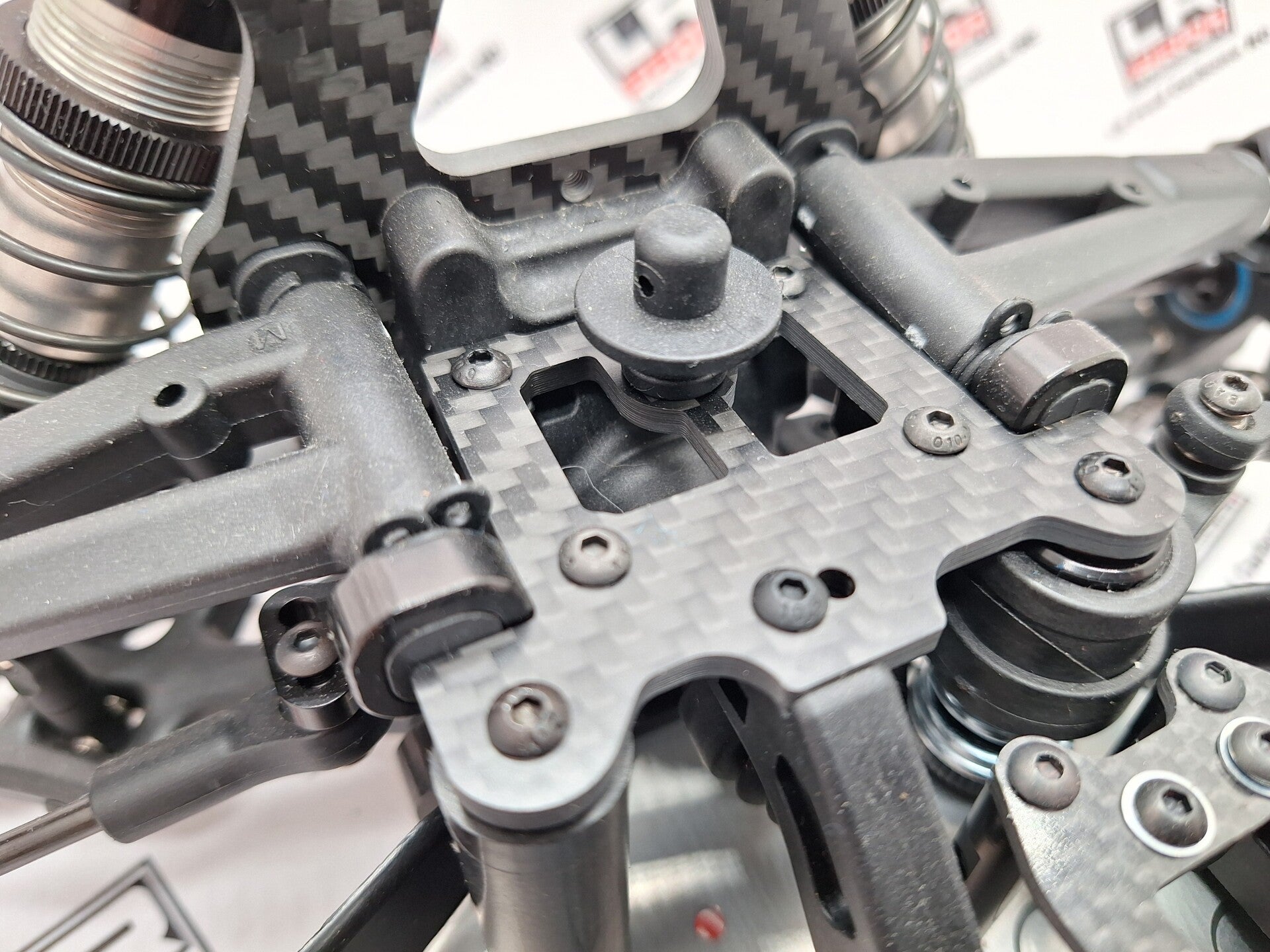 Platine sauve servo carbone XB8 2025 (visserie fournie)