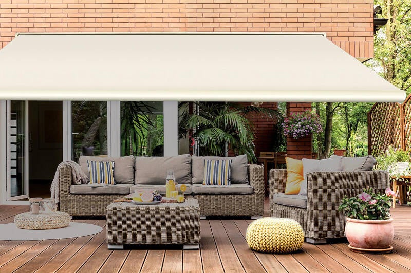 Ruime doorloop onder een knikarm- of terrasscherm