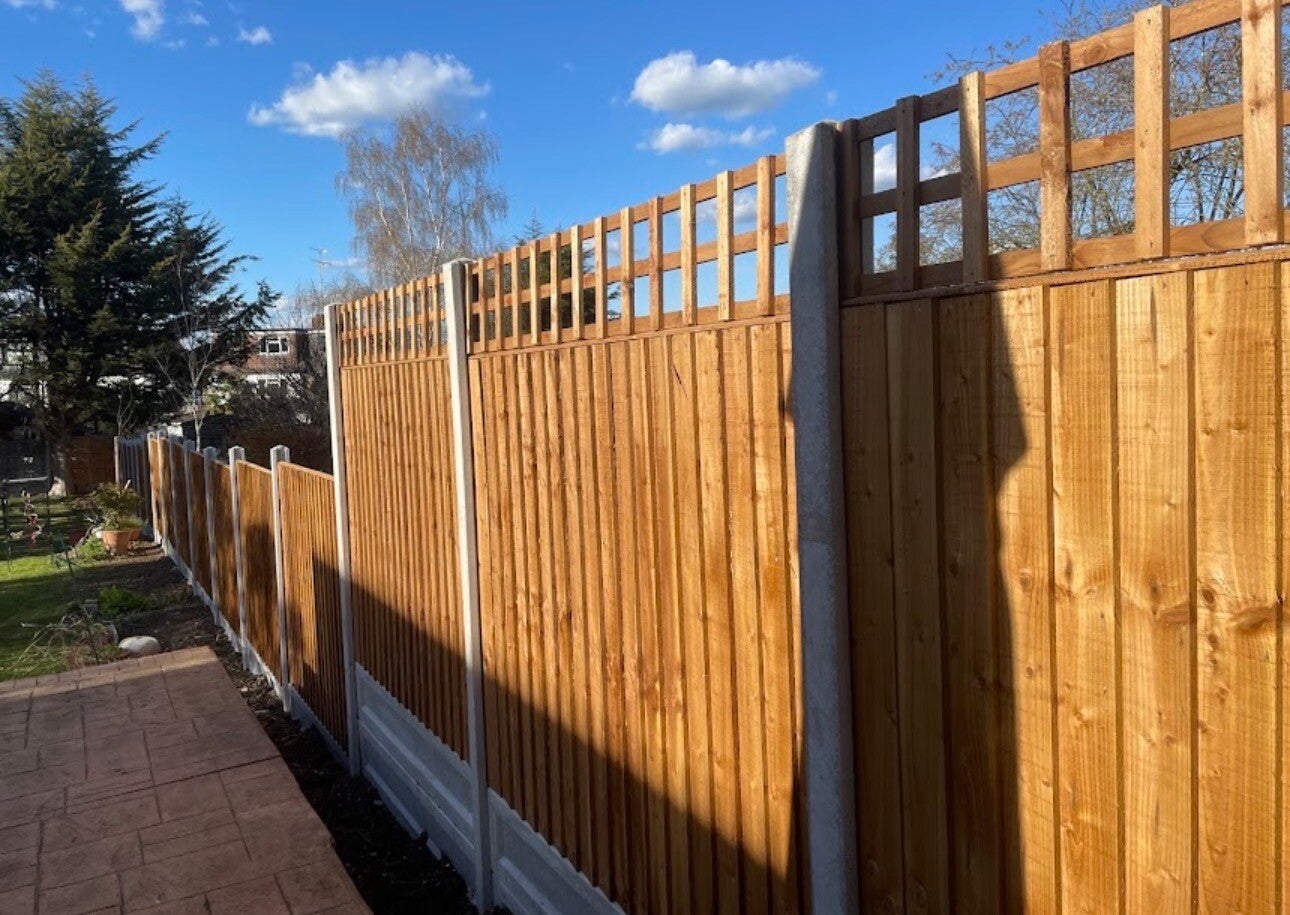 Feather edge fencing with trellis topper and concrete posts installed by Heritage Trees & Landscapes in Chepstow⁠