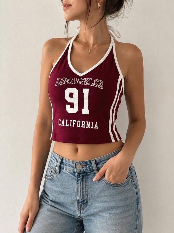 Cooles 90er-Jahre-Vibe: Kurzes Neckholder-Top im College-Style!