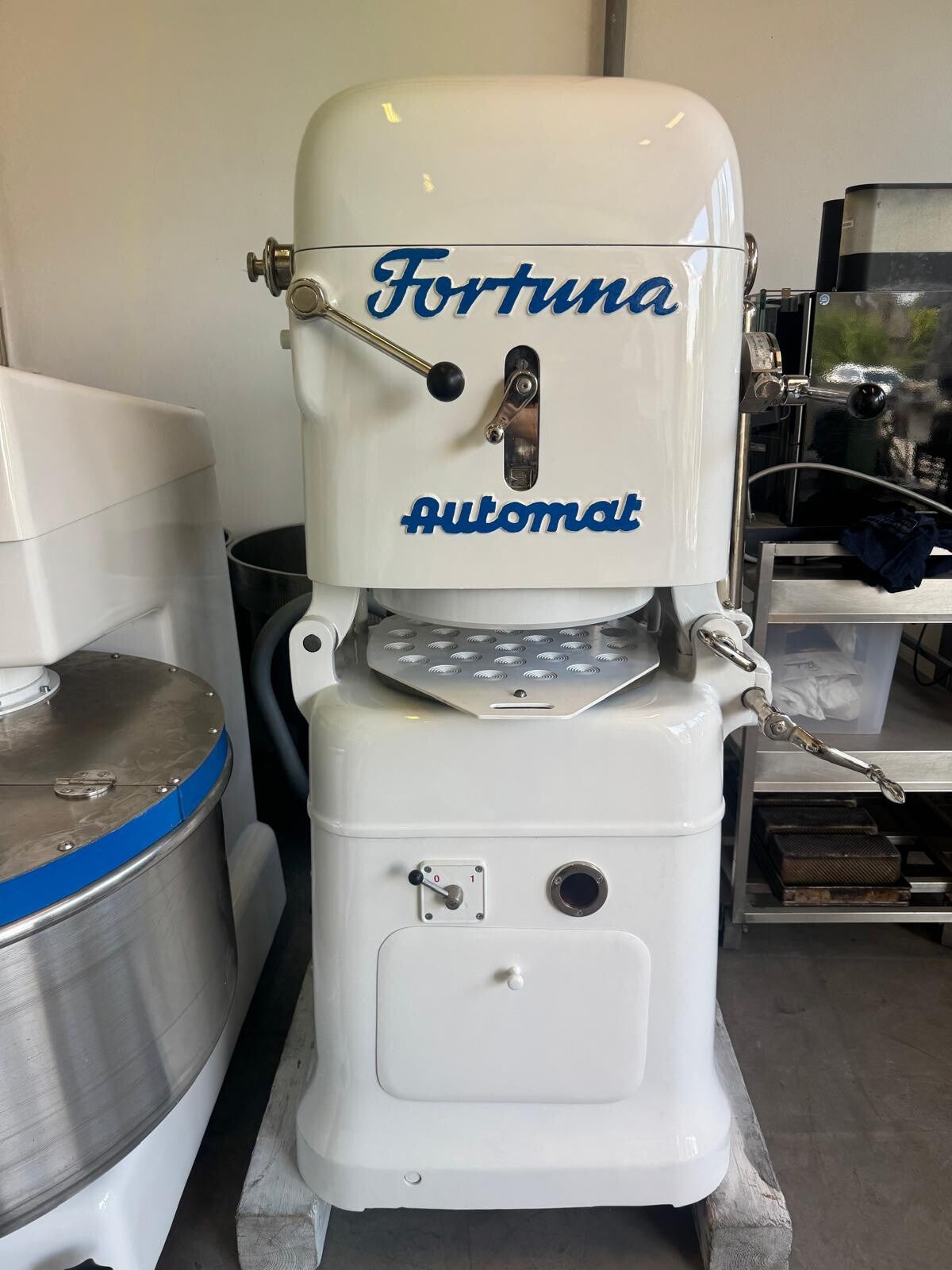Dzielarka do bułek Fortuna 4 Automat