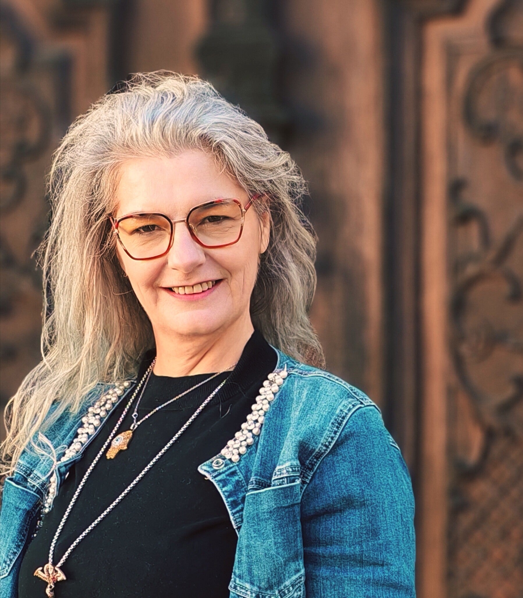 Luzia van den Broek steht für Weiblichkeit, Wahrheit, Würde