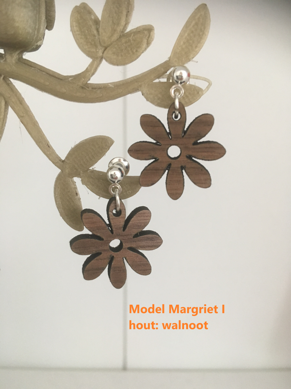 Oorbel hout Walnoot - Model Margriet I