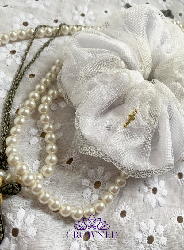Christelijke scrunchie met tule en kruisje