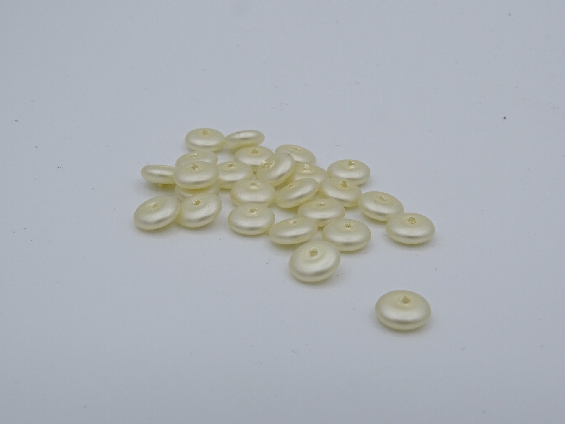 Tussen kralen creme/beige