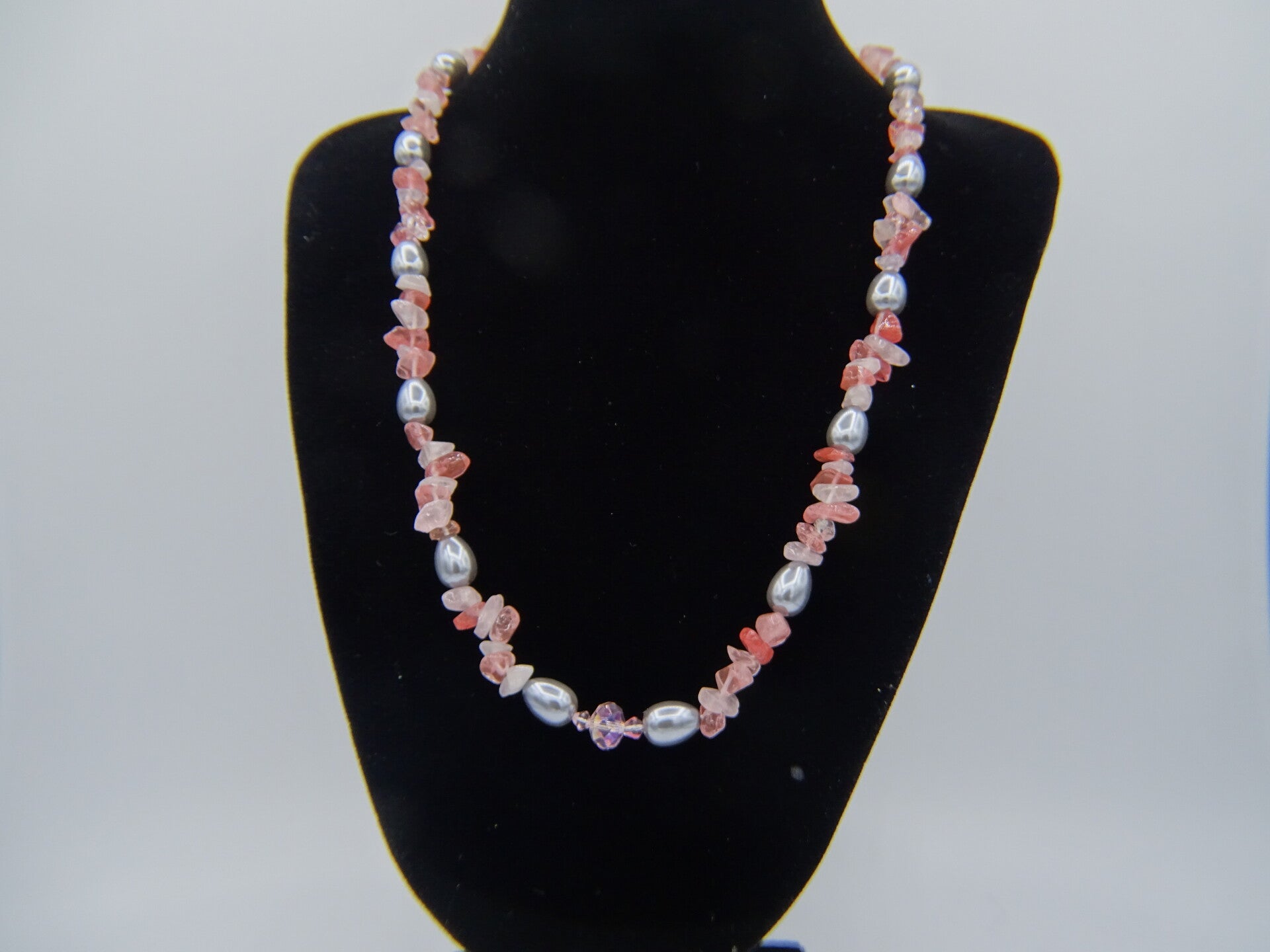 Grijs glasparel ketting