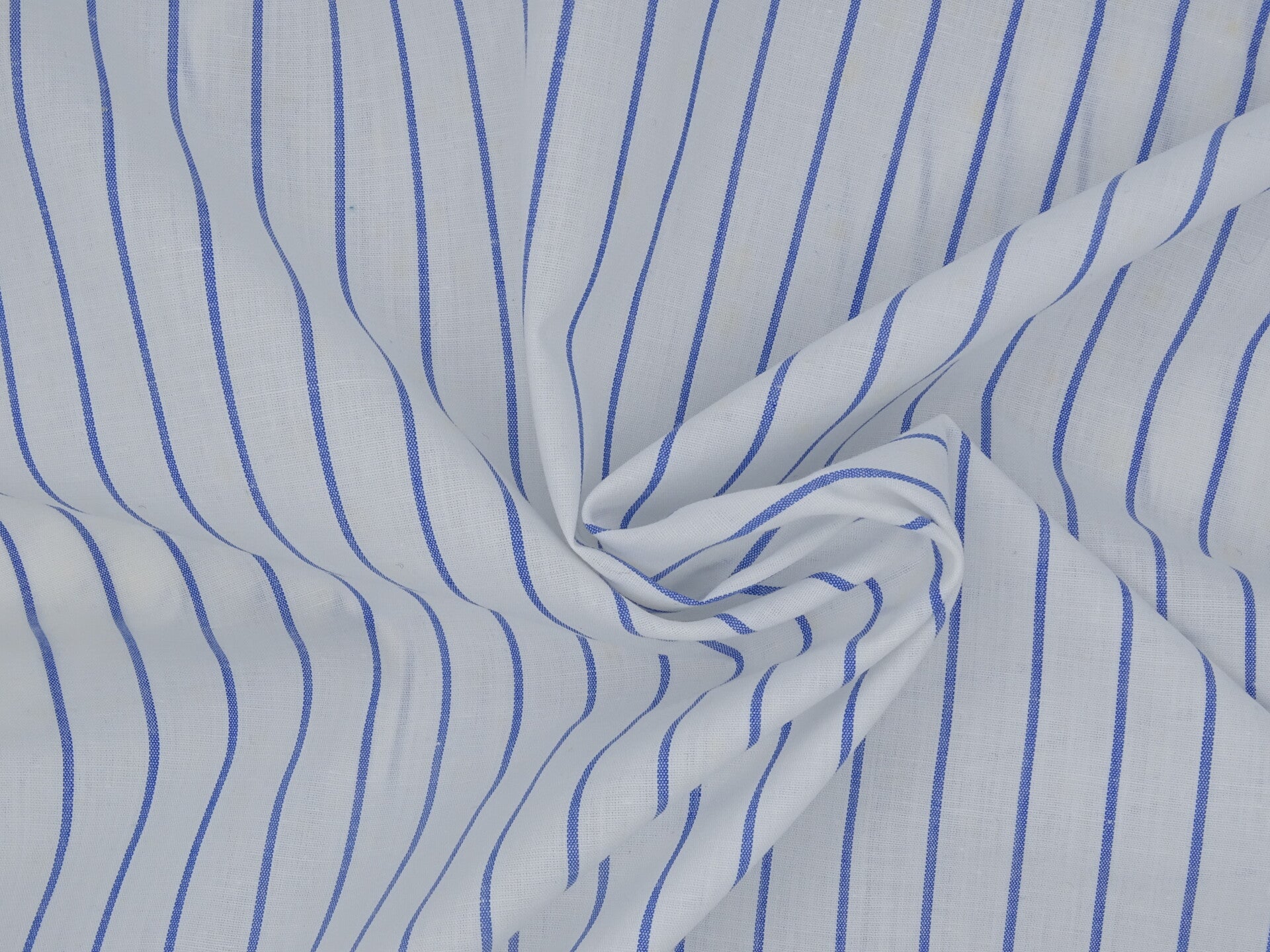 Katoen Wit met blauw streepje