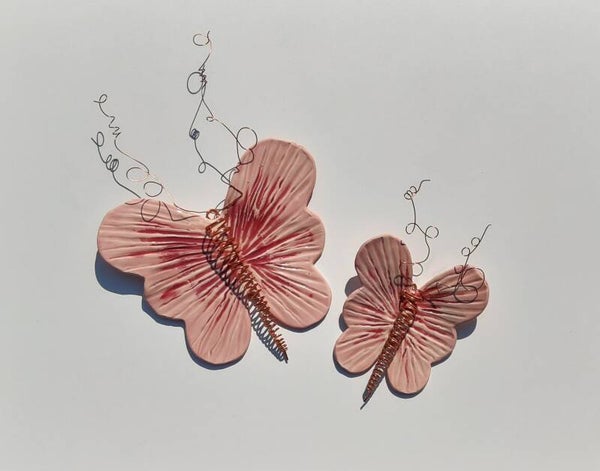 Vlinder Rawa, roze reliëf golf